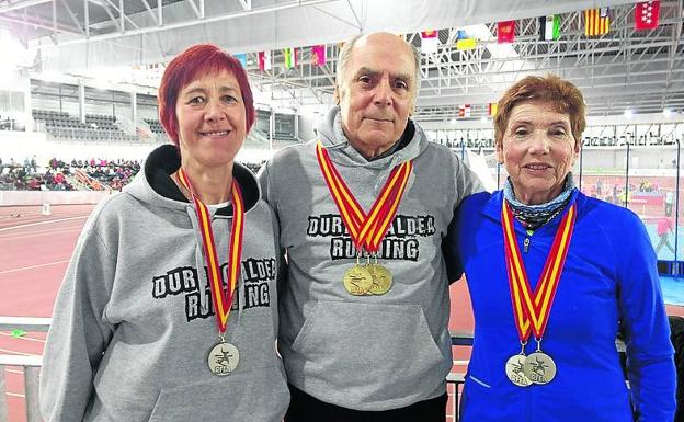 José Luis Romero con las tres medallas conquistadas. :