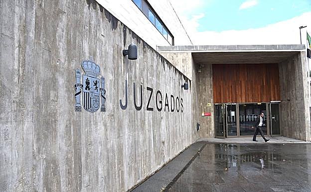Detenido tras intentar quemarse a lo bonzo en los Juzgados de Plasencia