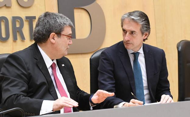 Juan Maria Aburto , alcalde de Bilbao e Iñigo de la Serna , ministro de Fomento, durante un acto en Bilbao en enero.