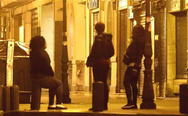 Varias prostitutas en Bilbao.