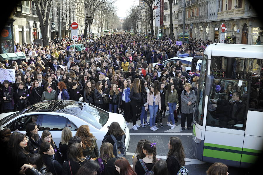 Las mejores fotos del Día Internacional de la Mujer 2018 en Bilbao, con imágenes de las concentraciones y manifestaciones feministas.