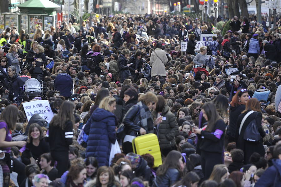 Las mejores fotos del Día Internacional de la Mujer 2018 en Bilbao, con imágenes de las concentraciones y manifestaciones feministas.