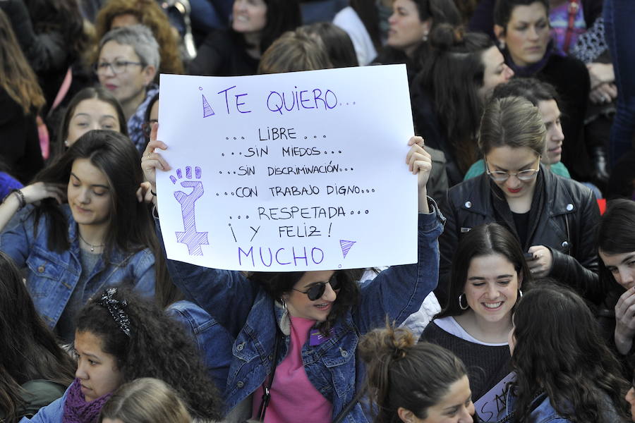 Las mejores fotos del Día Internacional de la Mujer 2018 en Bilbao, con imágenes de las concentraciones y manifestaciones feministas.