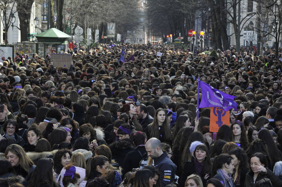 Las mejores fotos del Día Internacional de la Mujer 2018 en Bilbao, con imágenes de las concentraciones y manifestaciones feministas.