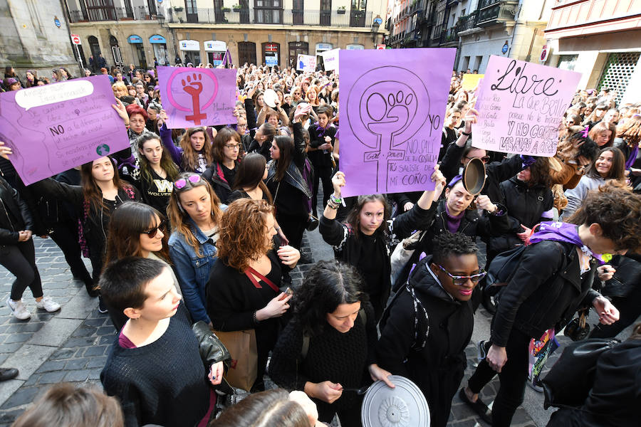 Las mejores fotos del Día Internacional de la Mujer 2018 en Bilbao, con imágenes de las concentraciones y manifestaciones feministas.