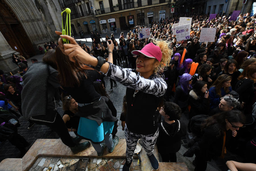 Las mejores fotos del Día Internacional de la Mujer 2018 en Bilbao, con imágenes de las concentraciones y manifestaciones feministas.