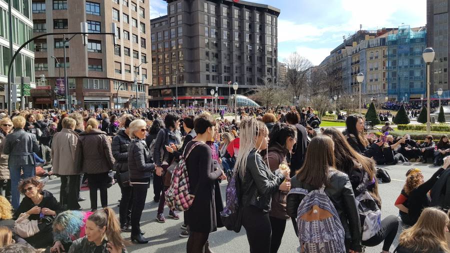 Las mejores fotos del Día Internacional de la Mujer 2018 en Bilbao y Bizkaia, con imágenes de las concentraciones y manifestaciones feministas.