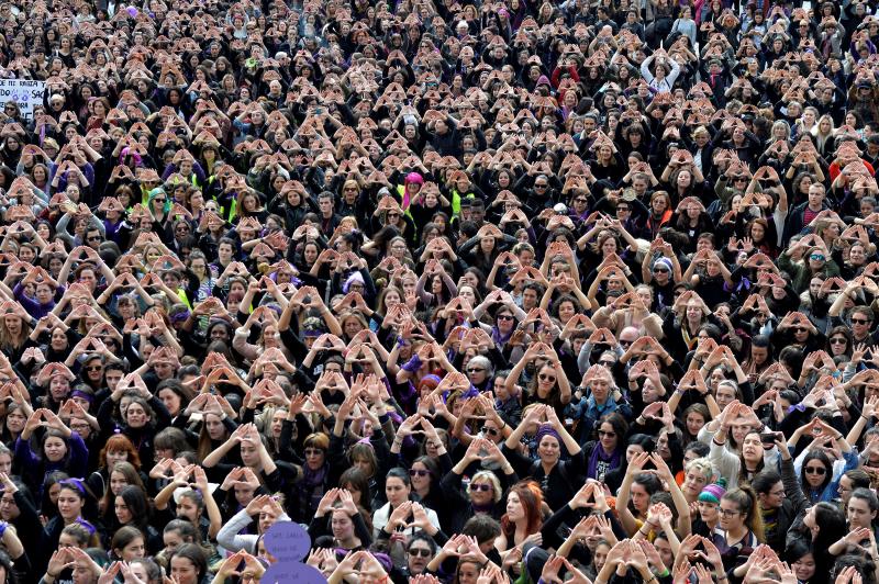 Fotos del Día de la Mujer 2018 en Bilbao: la huelga feminista del 8 de marzo en imágenes