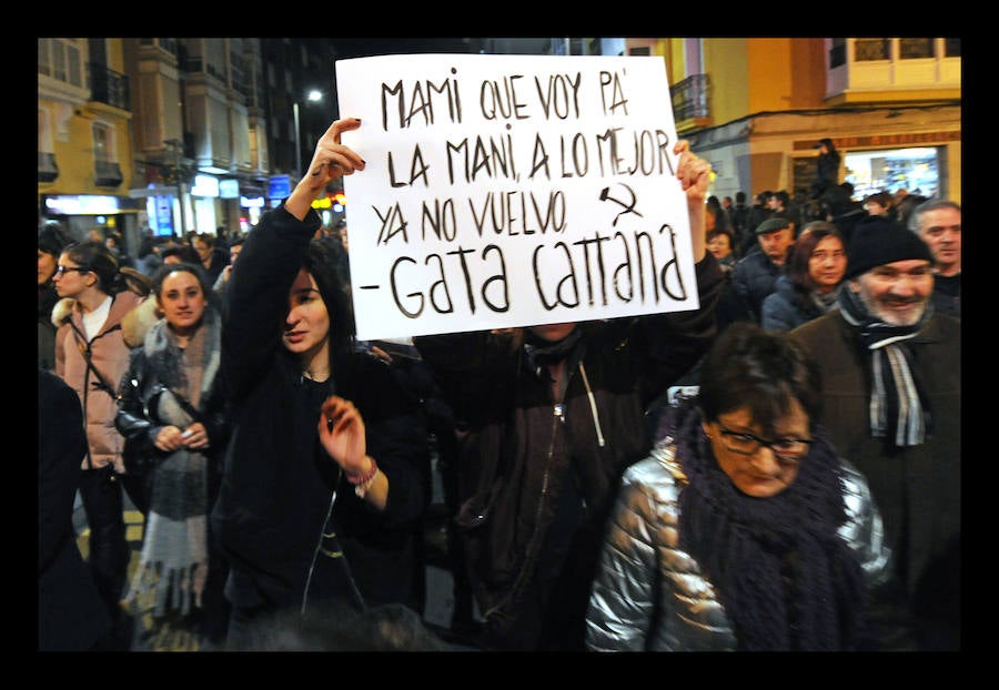 Fotos: La manifestación histórica por el Día de la Mujer en Vitoria