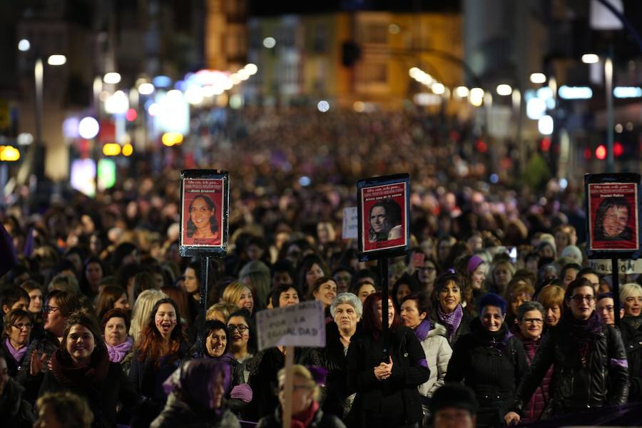 Fotos: La manifestación histórica por el Día de la Mujer en Vitoria