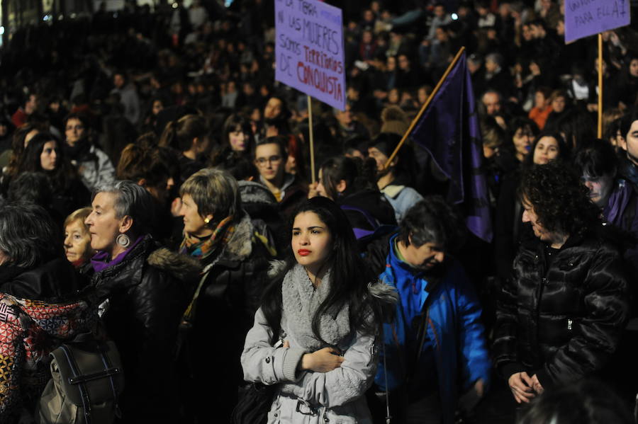 Fotos: La manifestación histórica por el Día de la Mujer en Vitoria