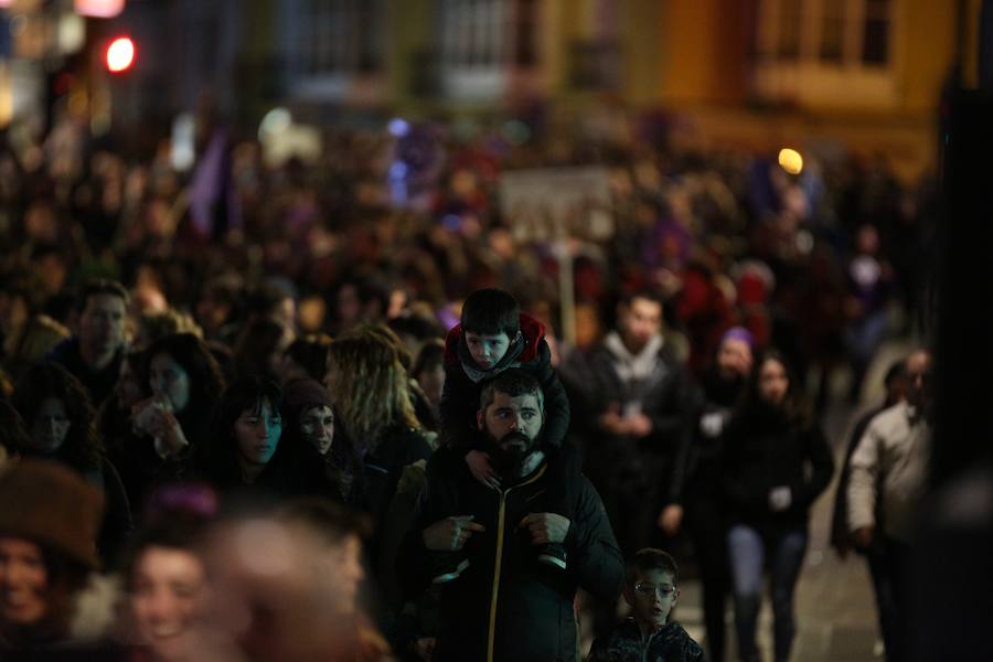 Fotos: La manifestación histórica por el Día de la Mujer en Vitoria