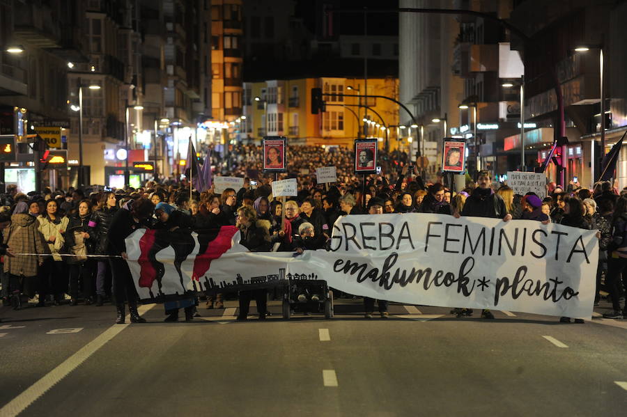 Fotos: La manifestación histórica por el Día de la Mujer en Vitoria