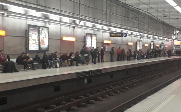 Huelga 8M: El metro de Bilbao ofrece servicios del 50% a primera hora de  esta mañana