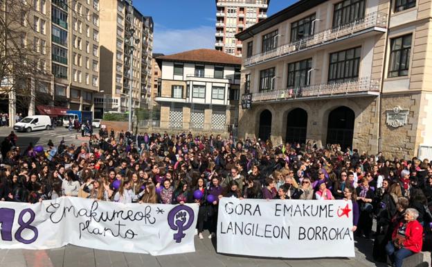 Imagen principal - Día de la mujer 2018: noticias de última hora de la huelga feminista del 8M en Bilbao