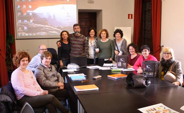 Representantes de los centros escolares de la comarca que participan en el proyecto. 