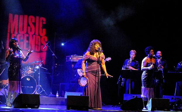 Lois, Martha Reeves y su hermana Delphine en Bilbao.