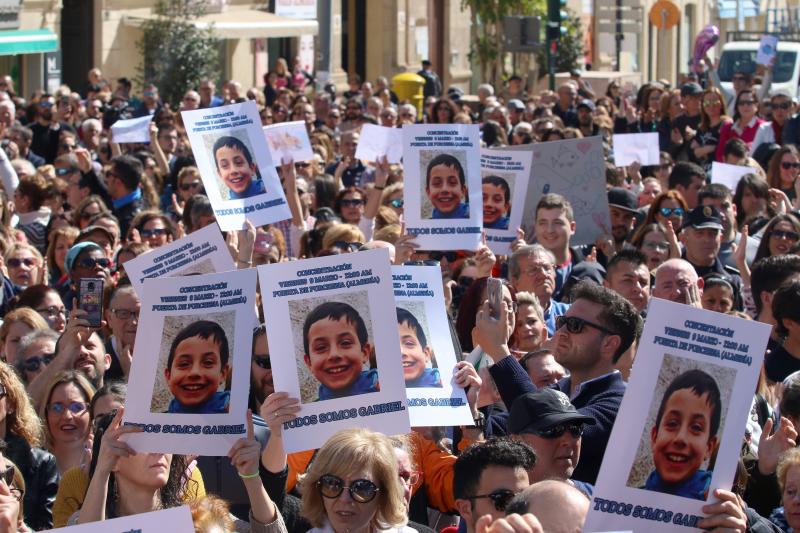 Cientos de personas participaron en las labores de rastreo para dar con el pequeño, de 8 años, en las que también participó la detenida por el crimen