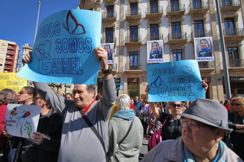 Cientos de personas participaron en las labores de rastreo para dar con el pequeño, de 8 años, en las que también participó la detenida por el crimen