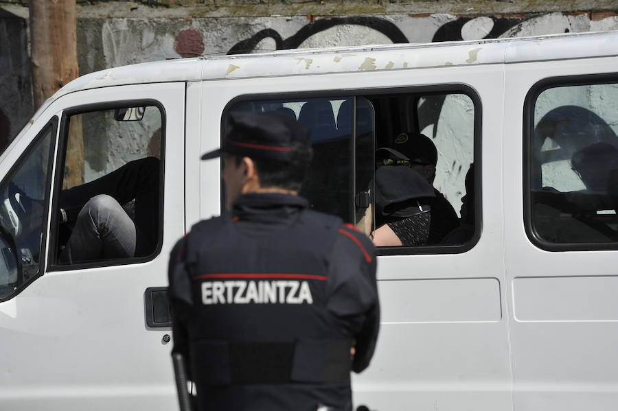 Athletic - Marsella | Fotos del espectacular despliegue de la Ertzaintza con los hinchas del Olympique de Marsella