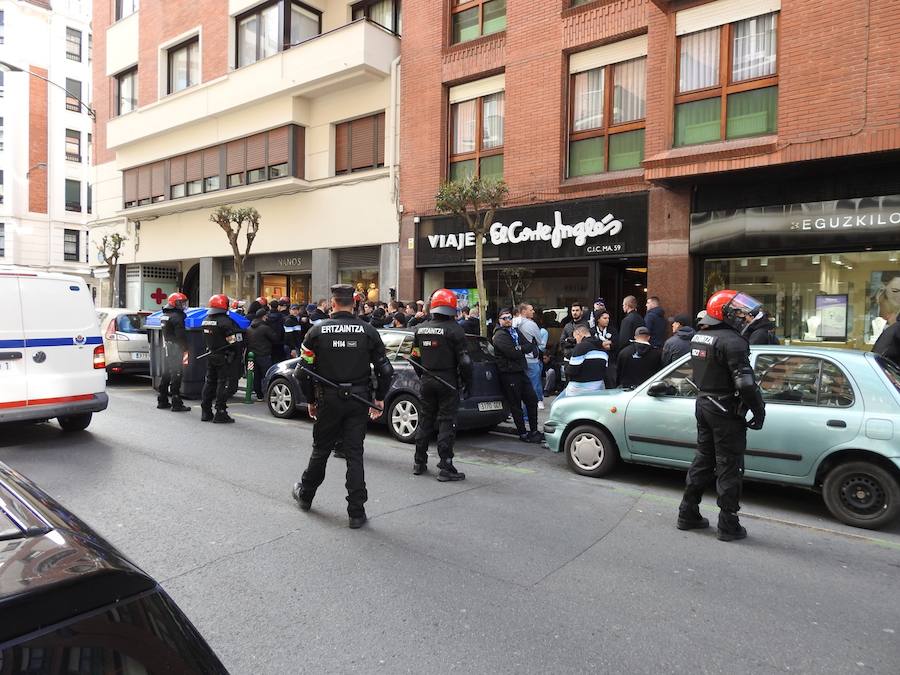 Athletic - Marsella | Fotos del espectacular despliegue de la Ertzaintza con los hinchas del Olympique de Marsella