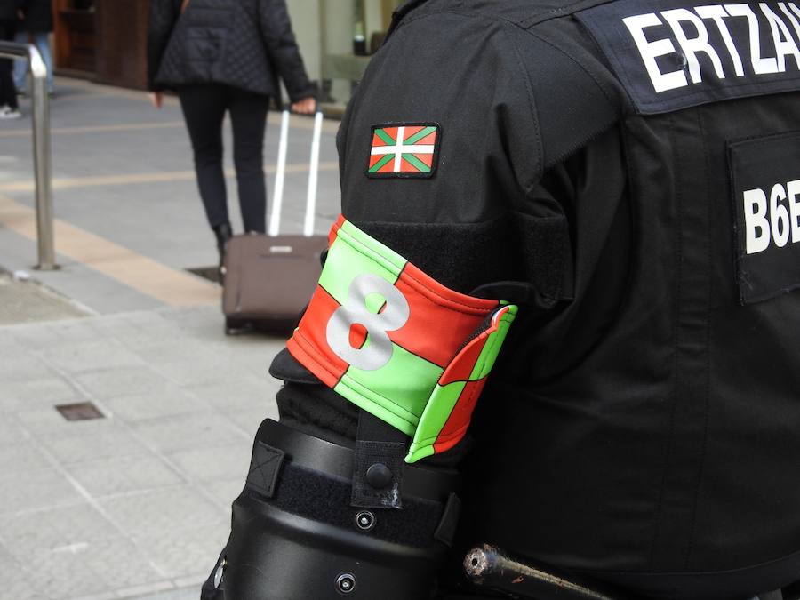 Athletic - Marsella | Fotos del espectacular despliegue de la Ertzaintza con los hinchas del Olympique de Marsella