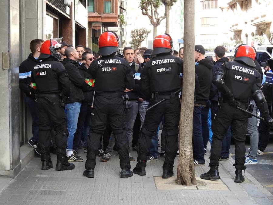 Athletic - Marsella | Fotos del espectacular despliegue de la Ertzaintza con los hinchas del Olympique de Marsella