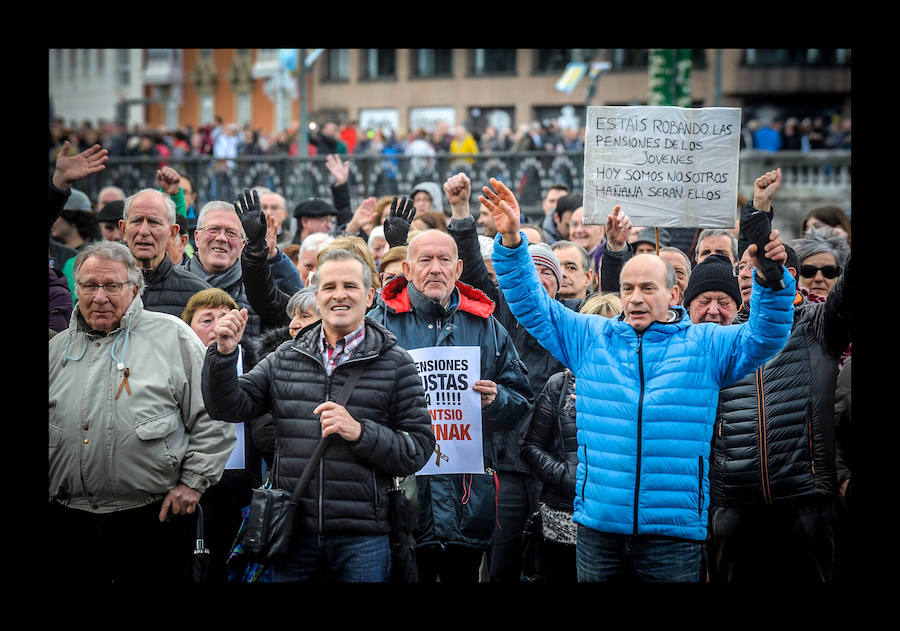 Fotos: Multitudinaria manifestación en Bilbao por unas «pensiones dignas»