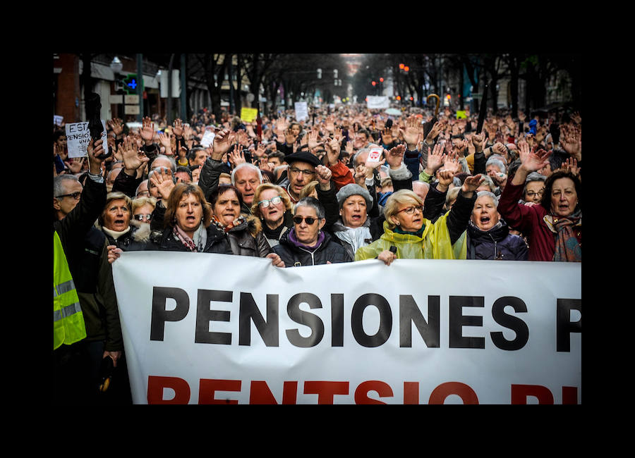 Fotos: Multitudinaria manifestación en Bilbao por unas «pensiones dignas»