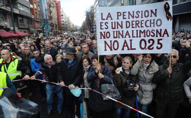 «No hay derecho, 35 años cotizando y nos quitan todo en dos días»