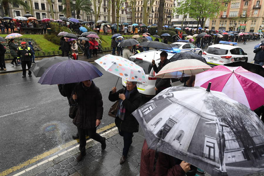 2.000 integrantes de nueve cofrafías, entre ellos muchos niños, han visto frustrado su deseo de salir por el centro de la villa con sus pasos