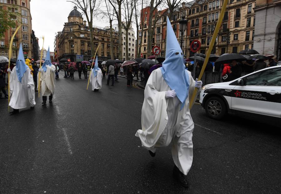 2.000 integrantes de nueve cofrafías, entre ellos muchos niños, han visto frustrado su deseo de salir por el centro de la villa con sus pasos