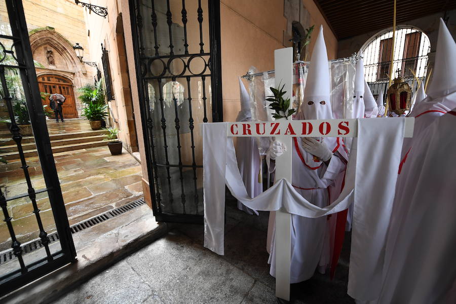 2.000 integrantes de nueve cofrafías, entre ellos muchos niños, han visto frustrado su deseo de salir por el centro de la villa con sus pasos