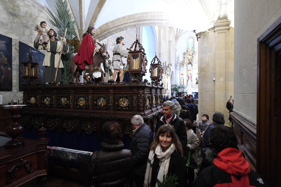 2.000 integrantes de nueve cofrafías, entre ellos muchos niños, han visto frustrado su deseo de salir por el centro de la villa con sus pasos