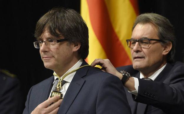 Artur Mas inviste a Carles Puigdemont.