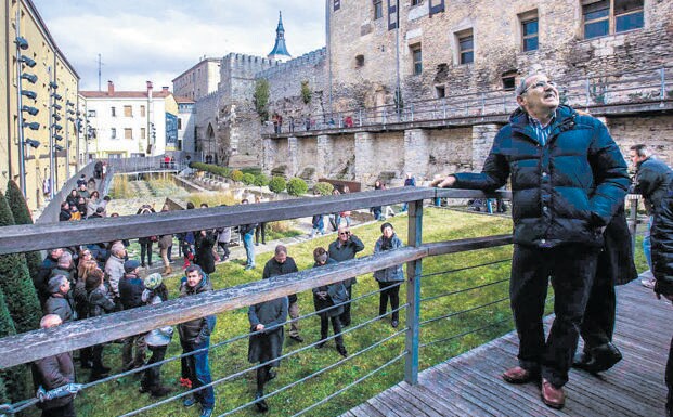 La visita a la muralla medieval es uno de los recorridos que no fallan entre las propuestas para aprovechar el tiempo libre en Vitoria. 