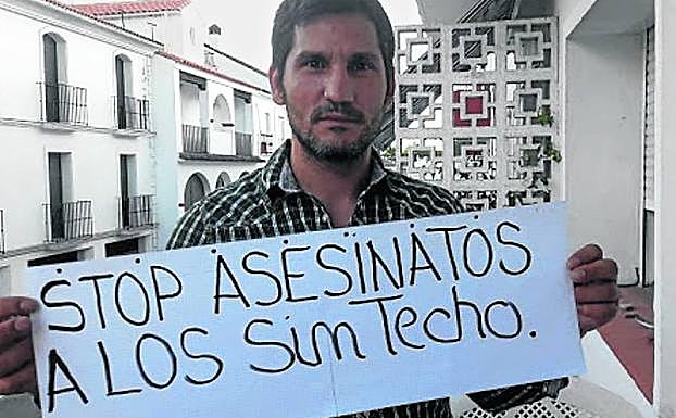 Tras dos años sin hogar, hoy vive en la calle por elección.