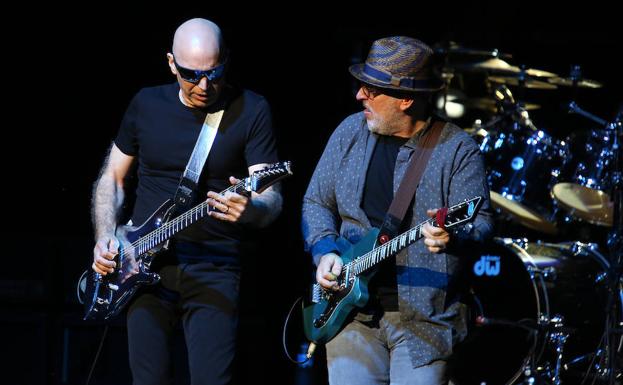 Joe Satriani convenció con su actuación en el Euskalduna.