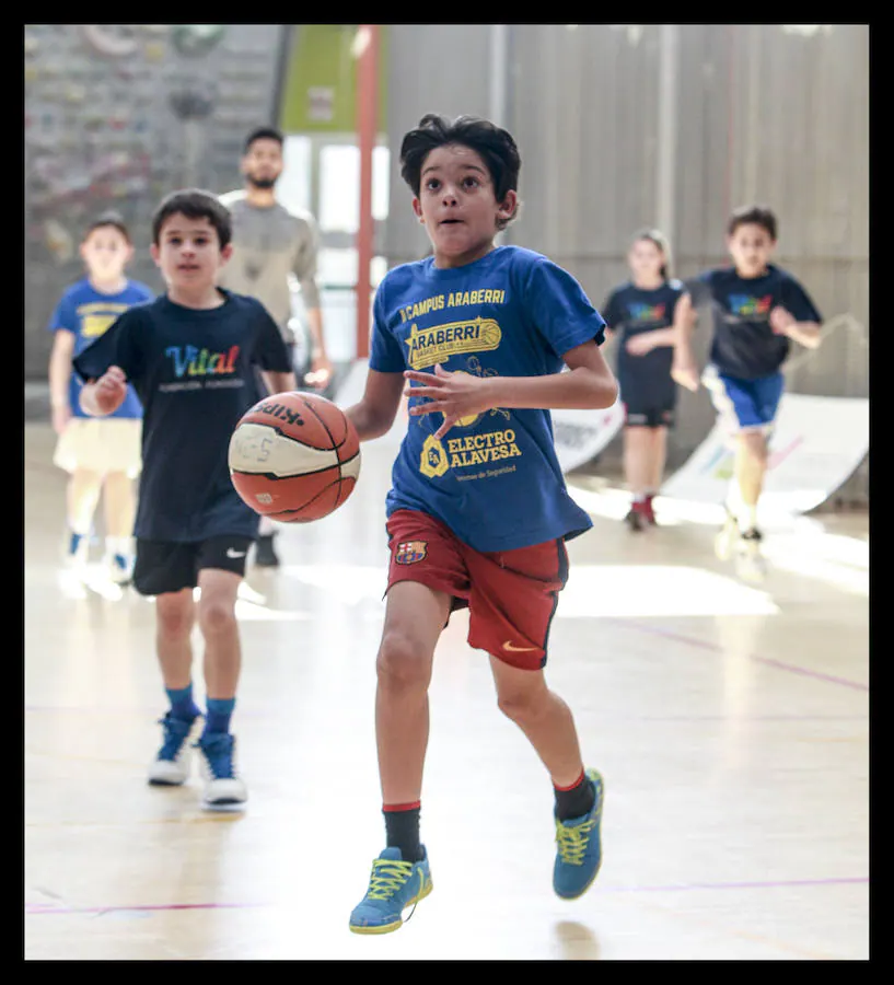 80 niños disfrutaron en castellano, euskera e inglés durante la semana pasada en el campus organizado por el Araberri.