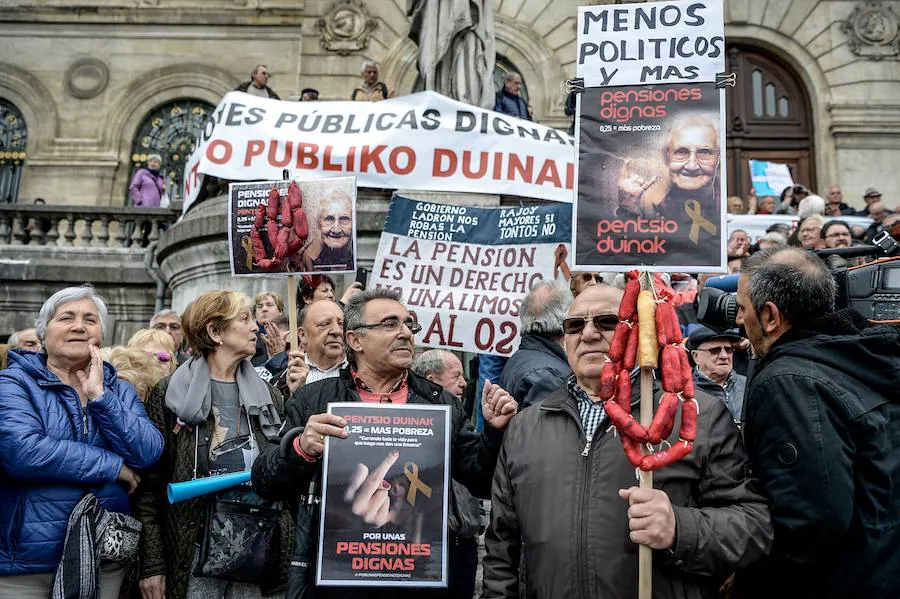Fotos: Los lunes son para los pensionistas en Bilbao