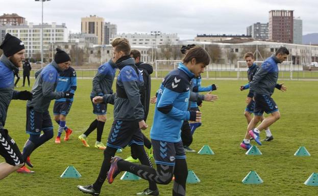 Un entrenamiento del Alavés en Betoño. 