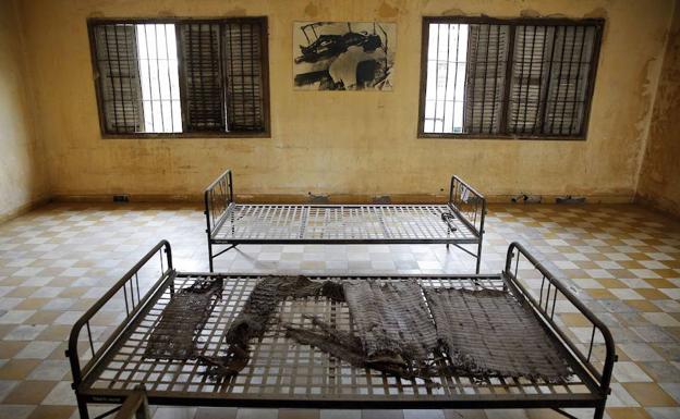 Una de las habitaciones del campo de exterminio de Tuol Sleng.