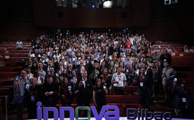 «Va a haber una dura competencia por el trabajo con otras culturas y con las máquinas»