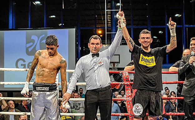 Jonfer tuvo una esgrima más recta ante Huertas. 