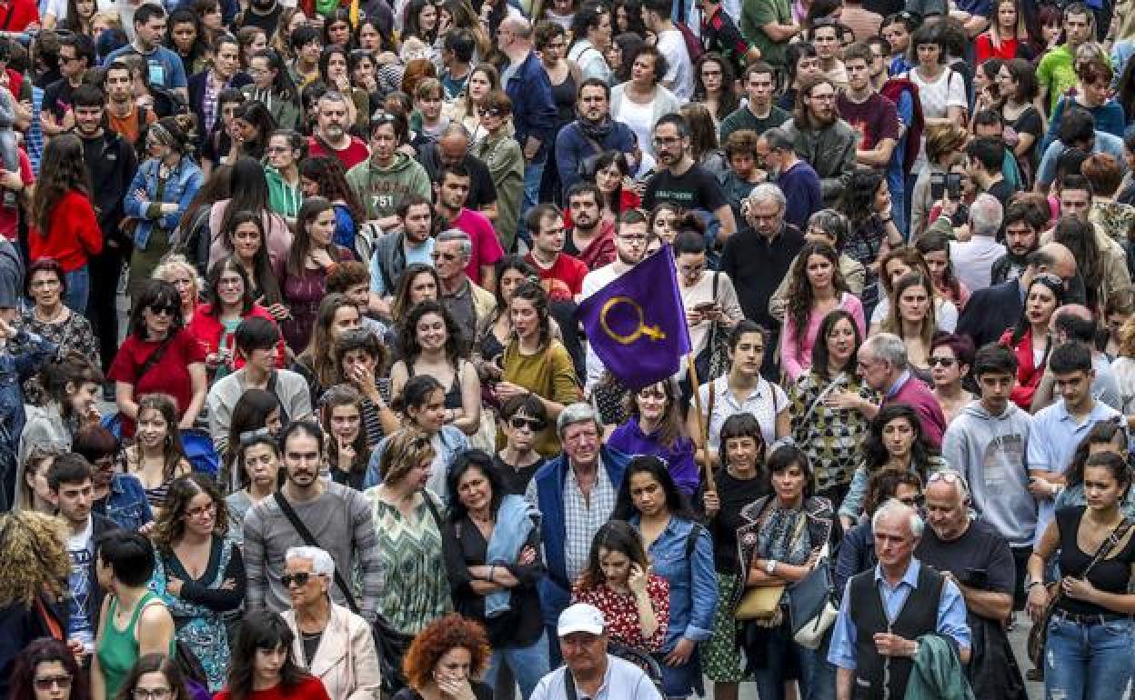 Las calles de Vitoria han albergado este sábado un nuevo acto de protesta por el doble crimen.