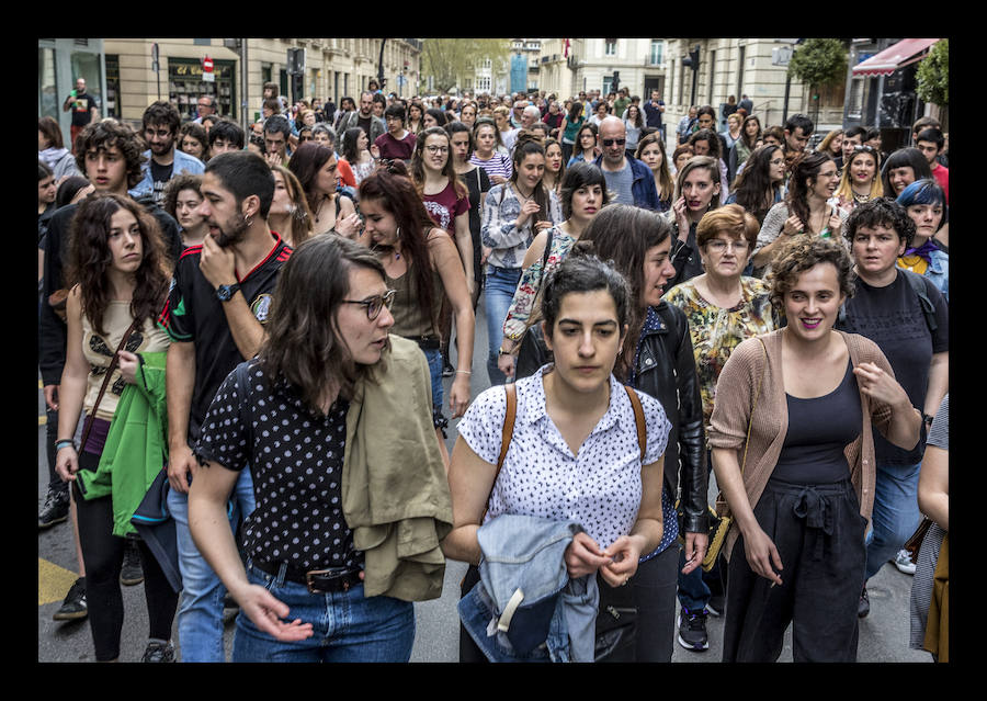 La manifestación para condenar el crimen de F. y M. J. ha sido convocada por la Asamblea Feminista de Álava, que ha llamado a la ciudadanía a movilizarse para acabar de «una vez» con la violencia machista