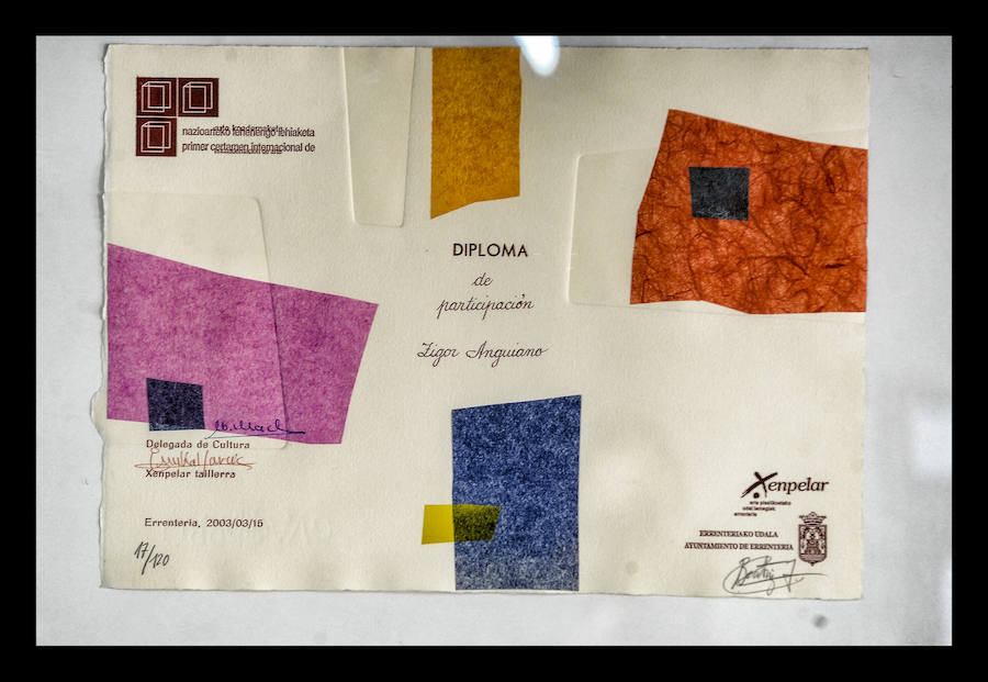 Como un cirujano, cose ejemplares maltrechos y da lustre a los más anodinos