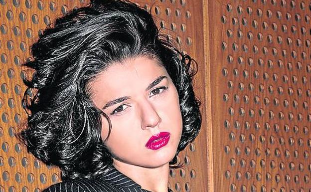 Imagen principal - Khatia Buniatishvili. Tocará el Concierto Nº 23 de Mozart los días 11 y 12 de abril. Abajo a la izquierda, Erik Nielsen. El director titular de la BOS estará en ocho programas. Abajo a la derecha, Frank Peter Zimmermann. Interpretará el Concierto Nº 1 de Martinu, 18 y 19 de octubre.