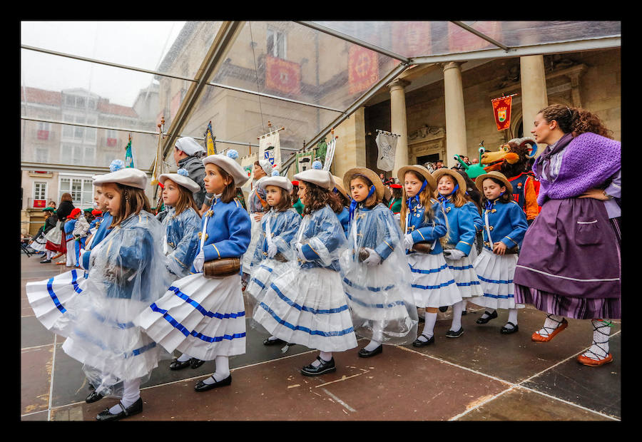 Fotos: Así ha sido la Tamborrada Txiki de San Prudencio en Vitoria