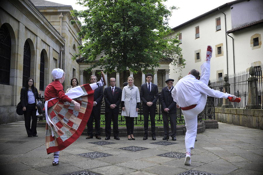 Han plantado un retoño del Ginkgoa Biloba, el único árbol que sobrevivió a la bomba atómica
